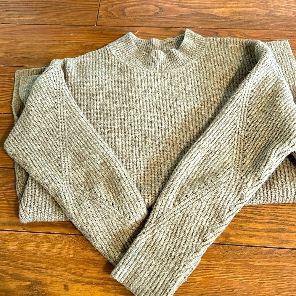 Old navy sweater
